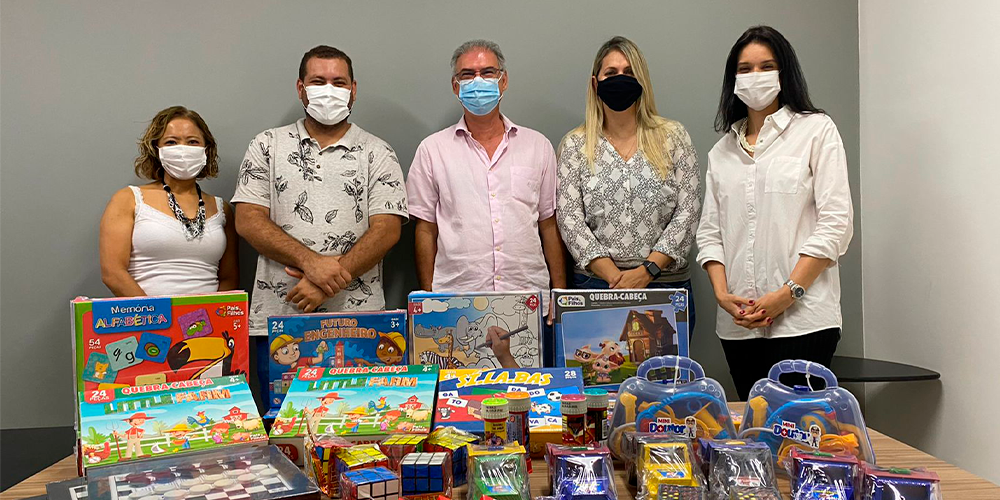 Uninorte doa brinquedos para comunidade Santa Luzia